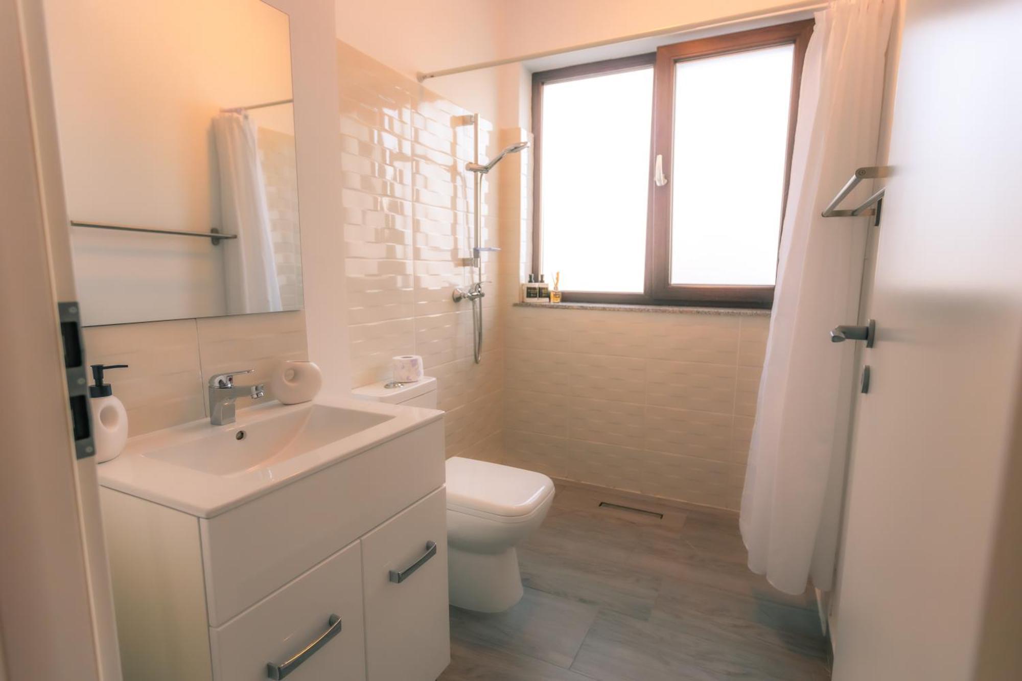 Sunset Apartment - Central Apt With Rooftop Garden Bukarest Exterior foto
