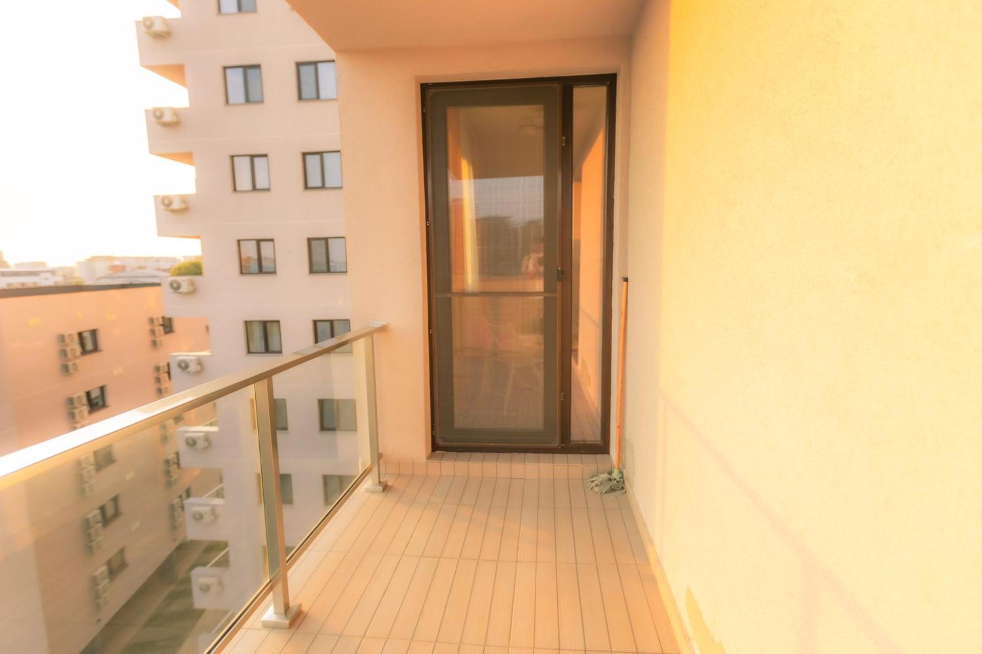 Sunset Apartment - Central Apt With Rooftop Garden Bukarest Exterior foto